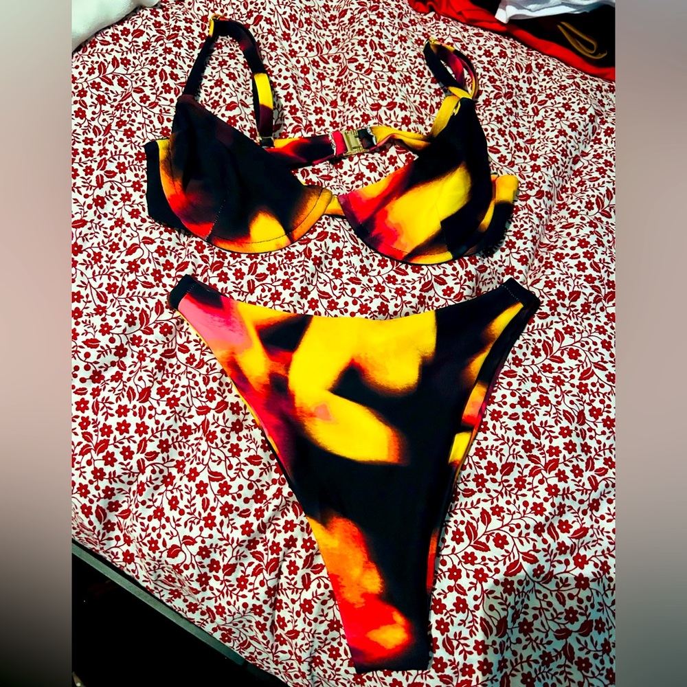 Skatie bikini set 🖤💛💕
